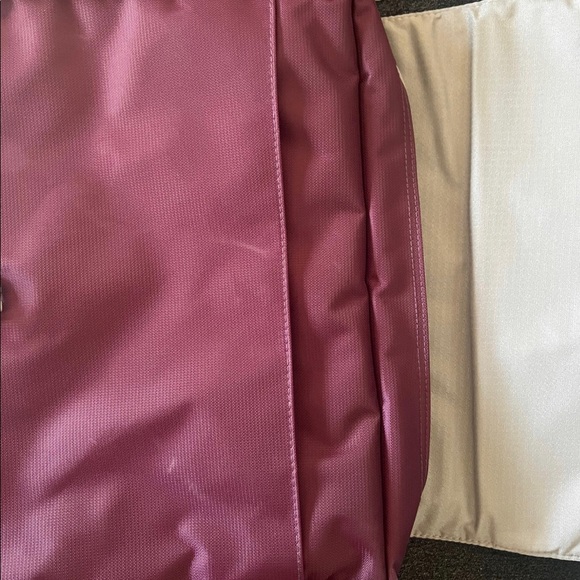 ⭐️ Firm Price ⭐️ New without tags Skyway messenger laptop bag - Picture 3 of 5